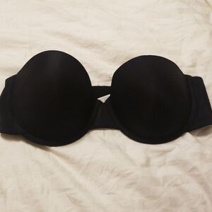 Black strapless bra